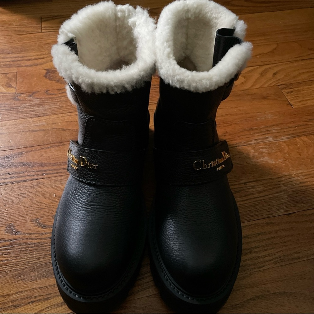 Dior Black and Cream Shearling Boots - Picture 5 of 16